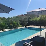 度假居 Maison Avec Jardin Et Piscine Privee 尼翁