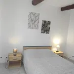 Maison Avec Jardin Et Piscine Privee * 尼翁