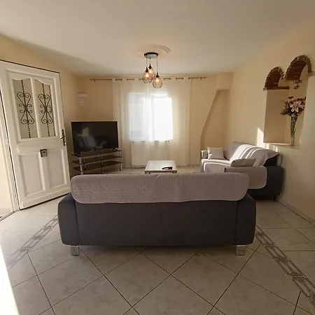 Maison Avec Jardin Et Piscine Privee 尼翁