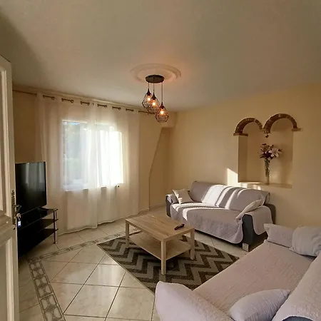 度假居 Maison Avec Jardin Et Piscine Privee 尼翁